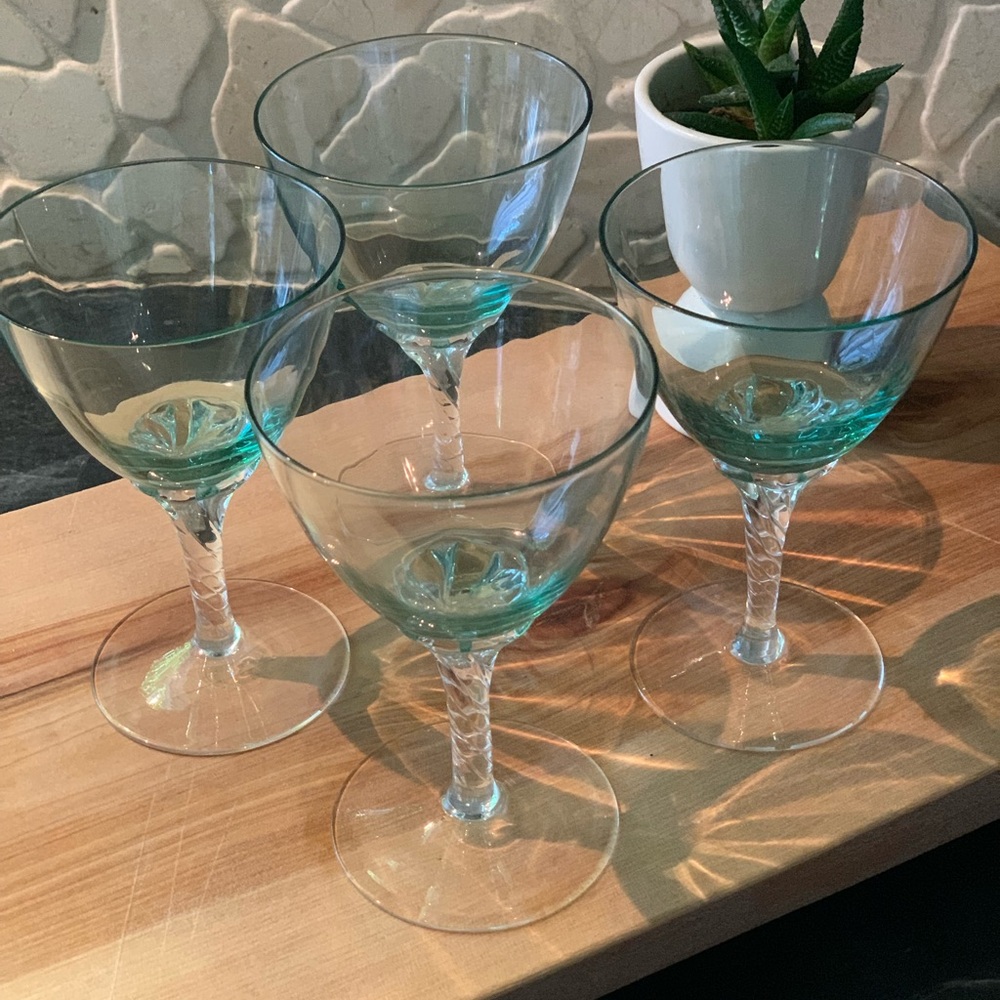VINTAGE | Set of 4 | Green Tinted Cordial Glasses